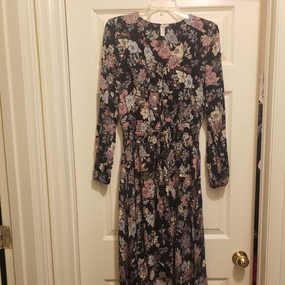 Boho Hi low floral smocked waist dress - Picture 2 of 5
